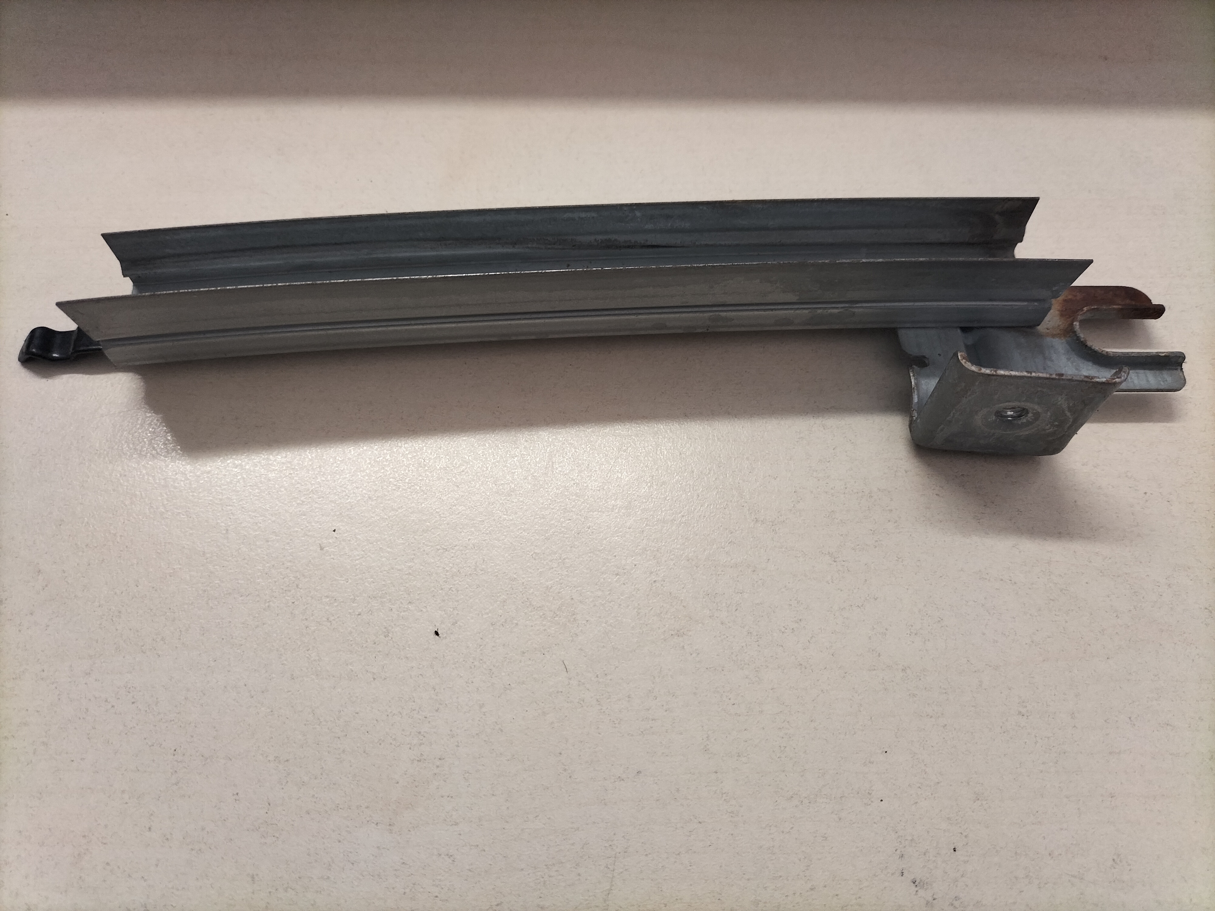 Portierraamgeleider linksachter Nissan Qashqai J10 82217-JD000 Gebruikt.