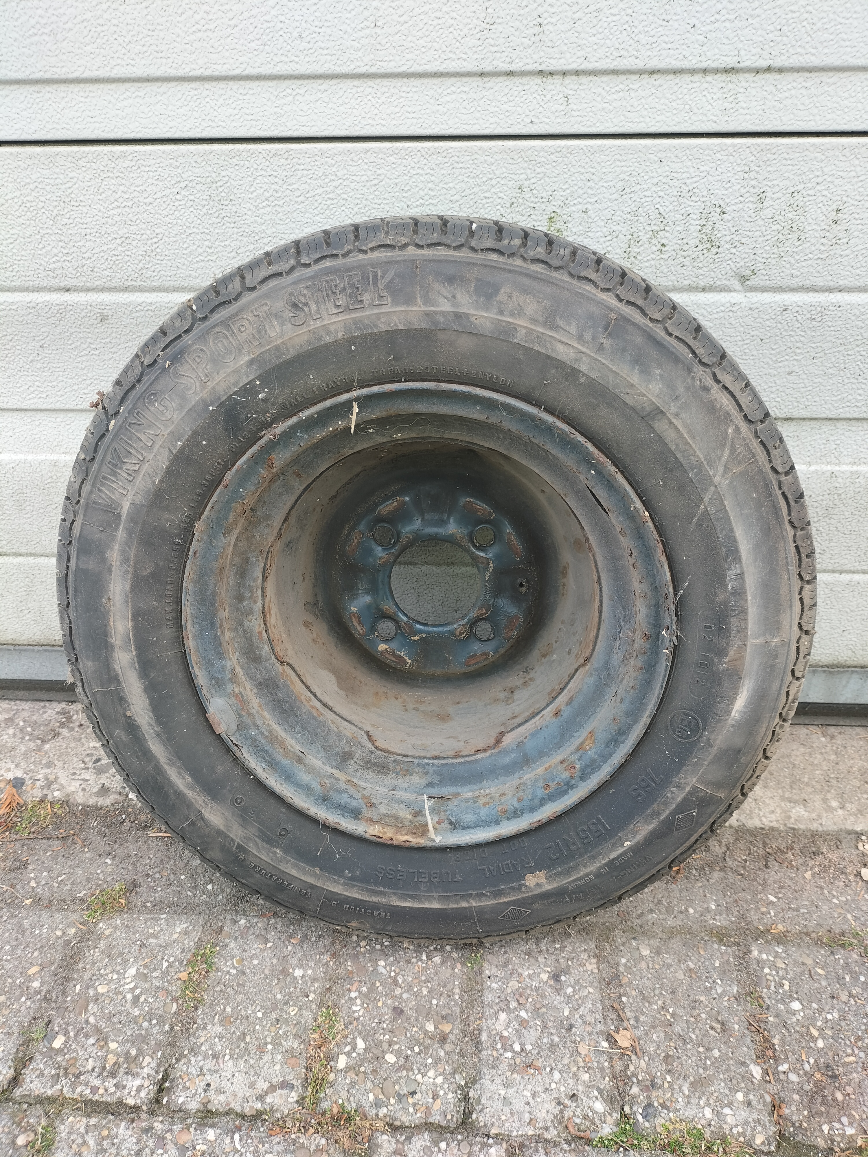 Buitenband 155/R12 Viking Sport Steel Datsun Sunny B110 20250724 Gebruikt.