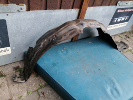 Protector-front fender, right-hand Nissan Bluebird T72 63842-Q9000 Damage.
