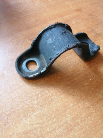 Draagarmklem Nissan 54480-01E01 J30/ M11/ T12/ T72/ U11/ W10 Gebruikt.