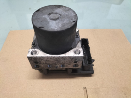 ABS-pomp Nissan Primera P12 47660-AV726 (0 265 800 334) Gebruikt.