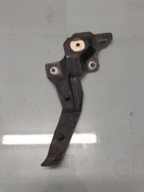 Montagesteun achterbumper links Nissan Micra K10 85221-21B00 Gebruikt.