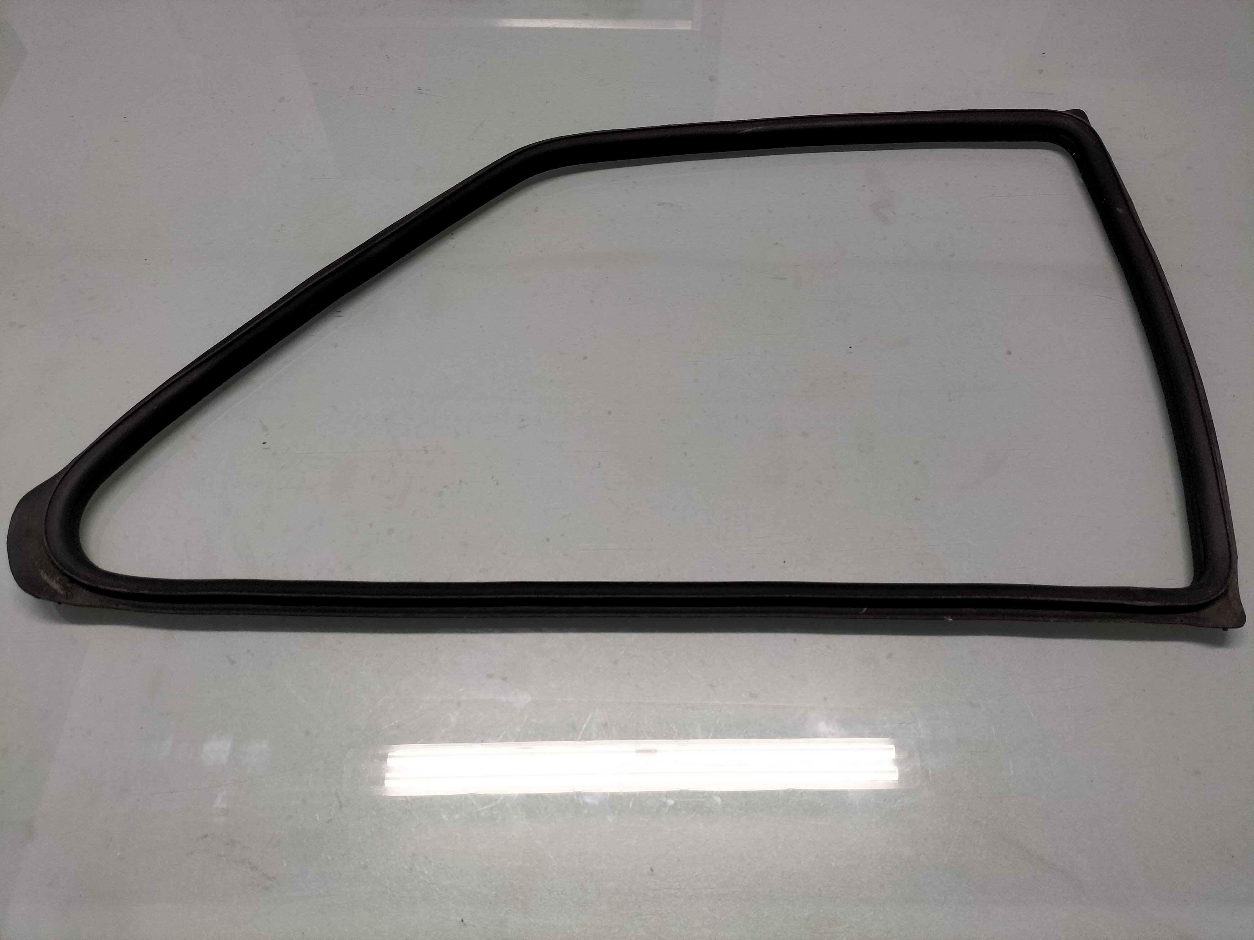 Weatherstrip-side window, right-hand Nissan Micra K10 83330-01B00 Used part.