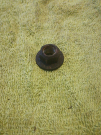 Nut M9.5 Nissan 01225-00082 Used part.