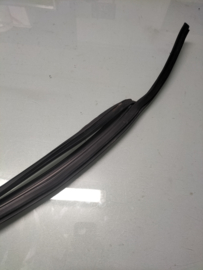 Glass run rubber Nissan Primera P12 80330-AV600 Used part