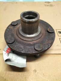 Front axle wheel hub Nissan 40202-2Y010 CA33/ T30 Used part.