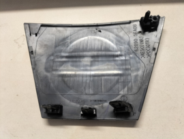 Grille-embleem Nissan Micra K14 62890-5FA0B Lichte schade.