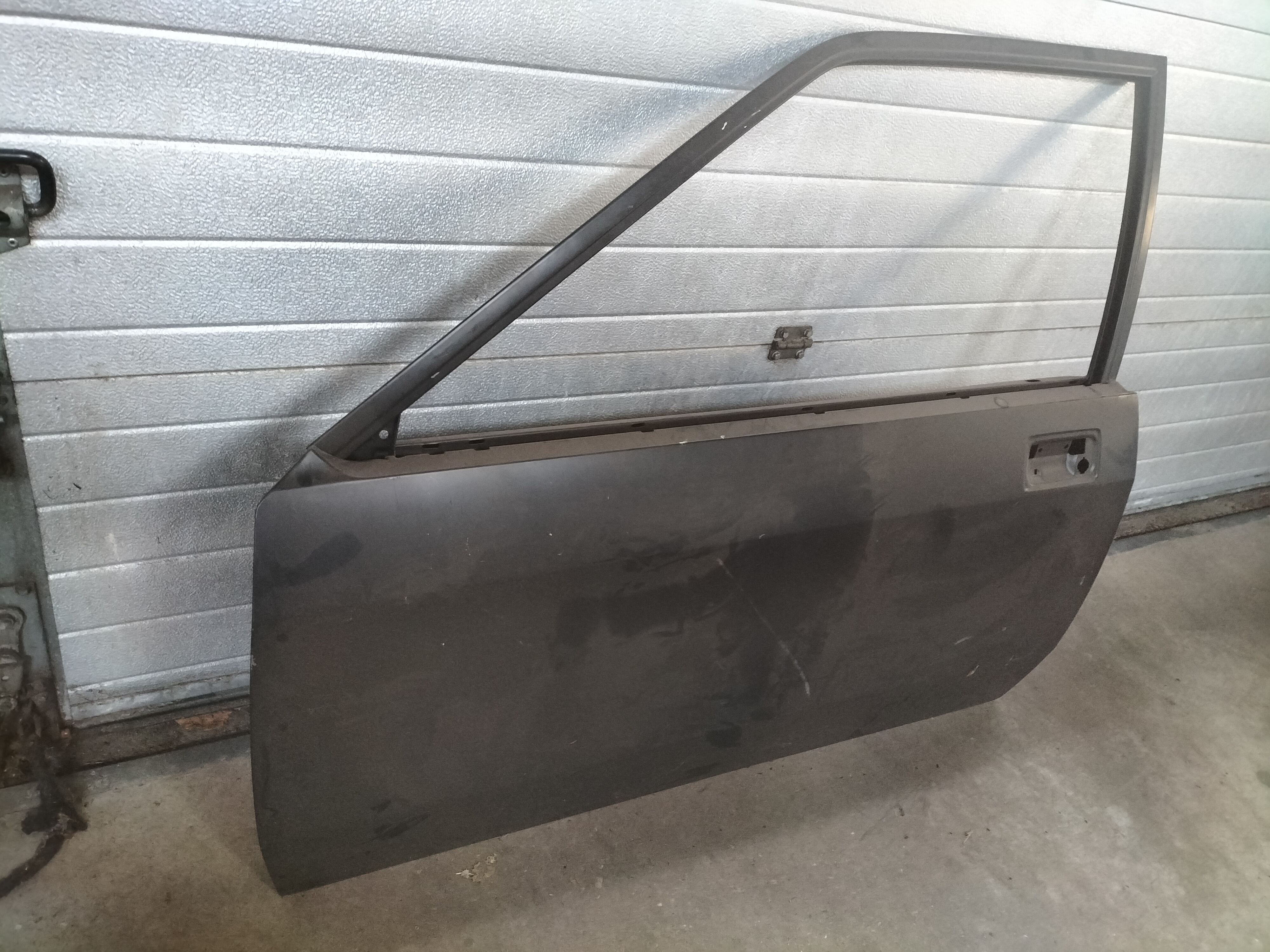 Door-front, left-hand Nissan Cherry N12 80101-21M05 Original.
