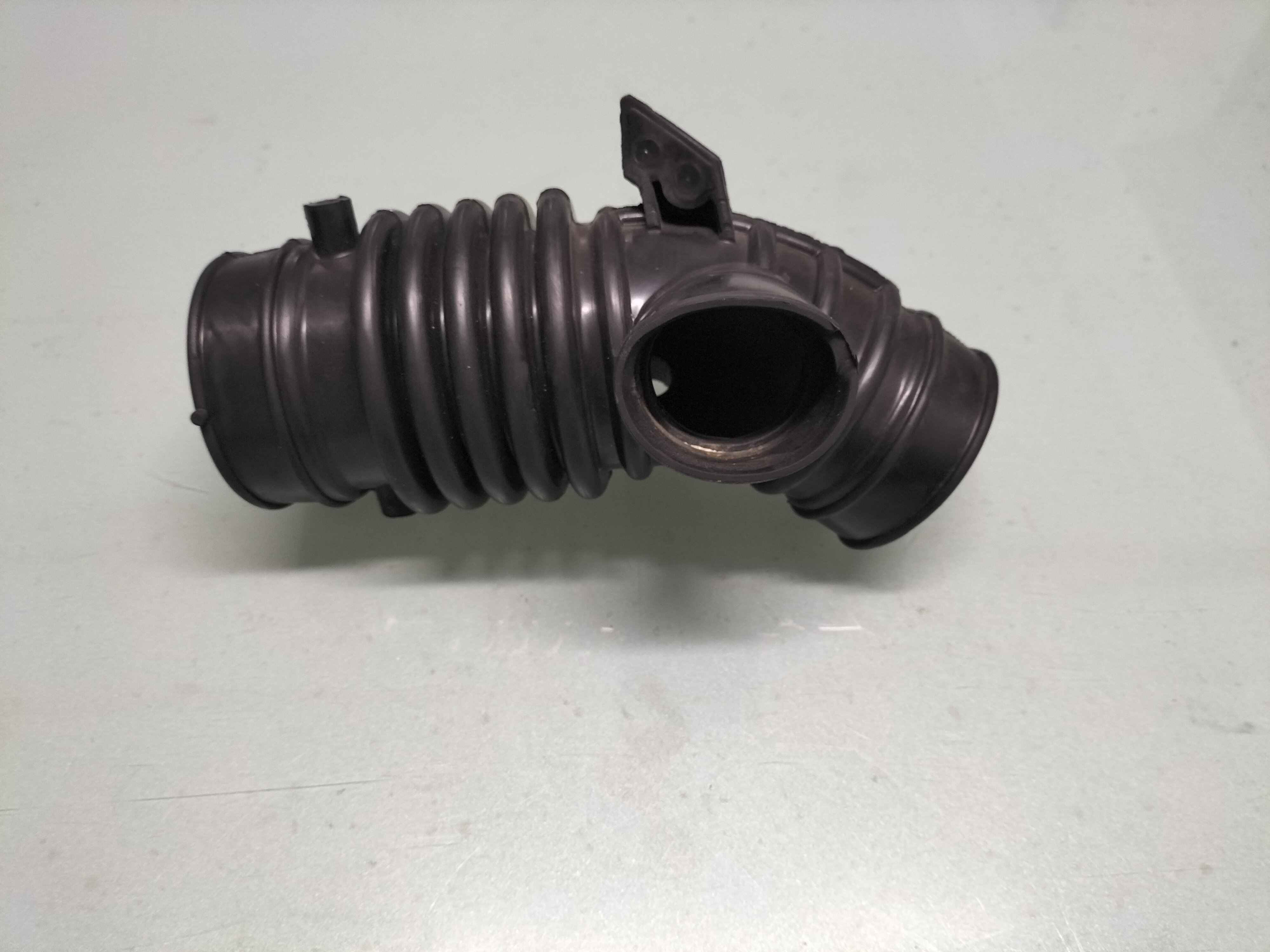 Hose-air duct QG15DE Nissan Almera N16 16578-BM500 New.