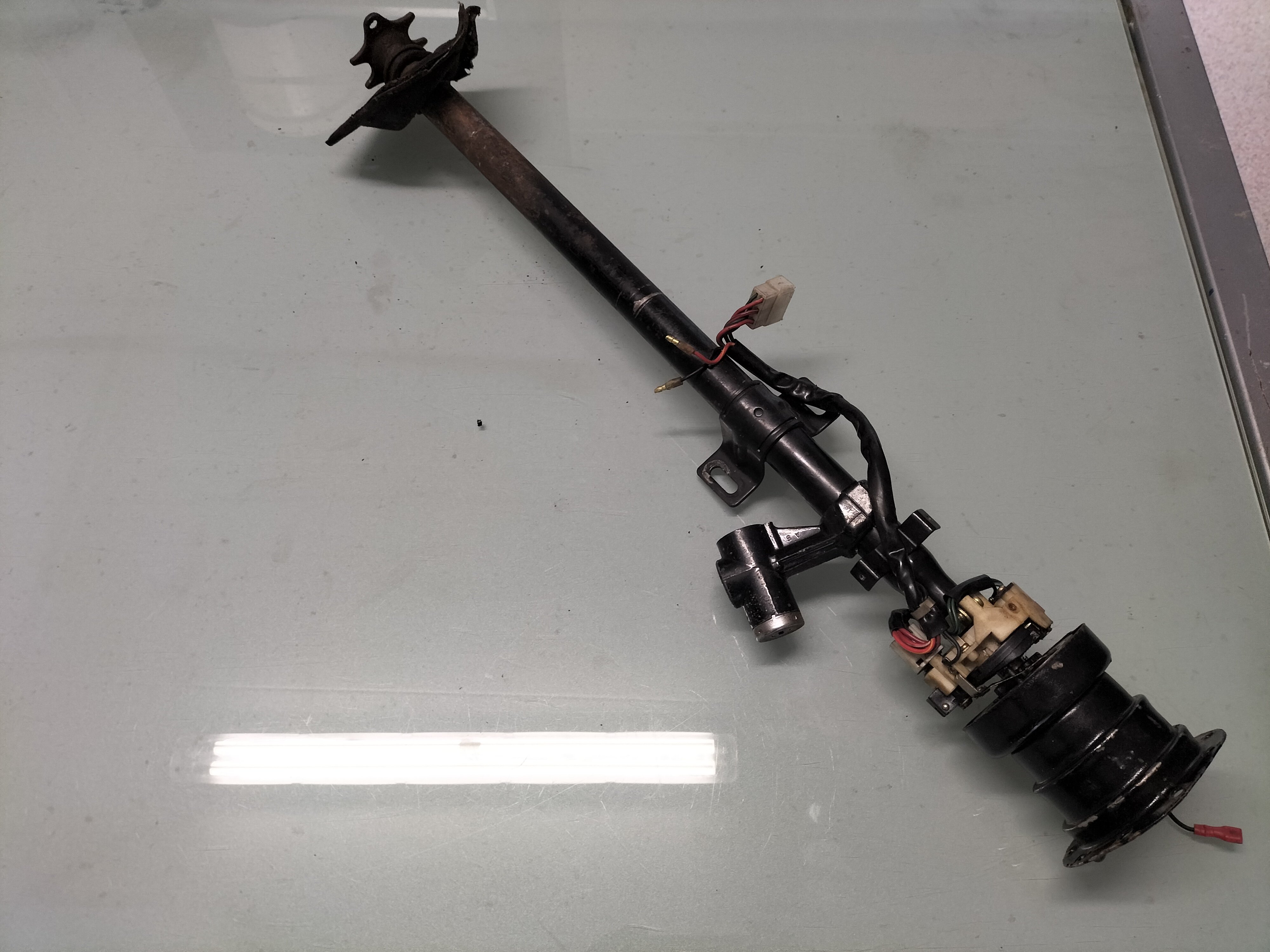 Assy-column, steering, with ignition switch Datsun Cherry E10 48810-M1000 Used part.