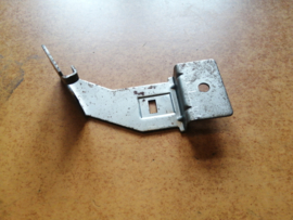 Montagesteun zekeringenkast Nissan Terrano2 R20 24317-0X000 Gebruikt.