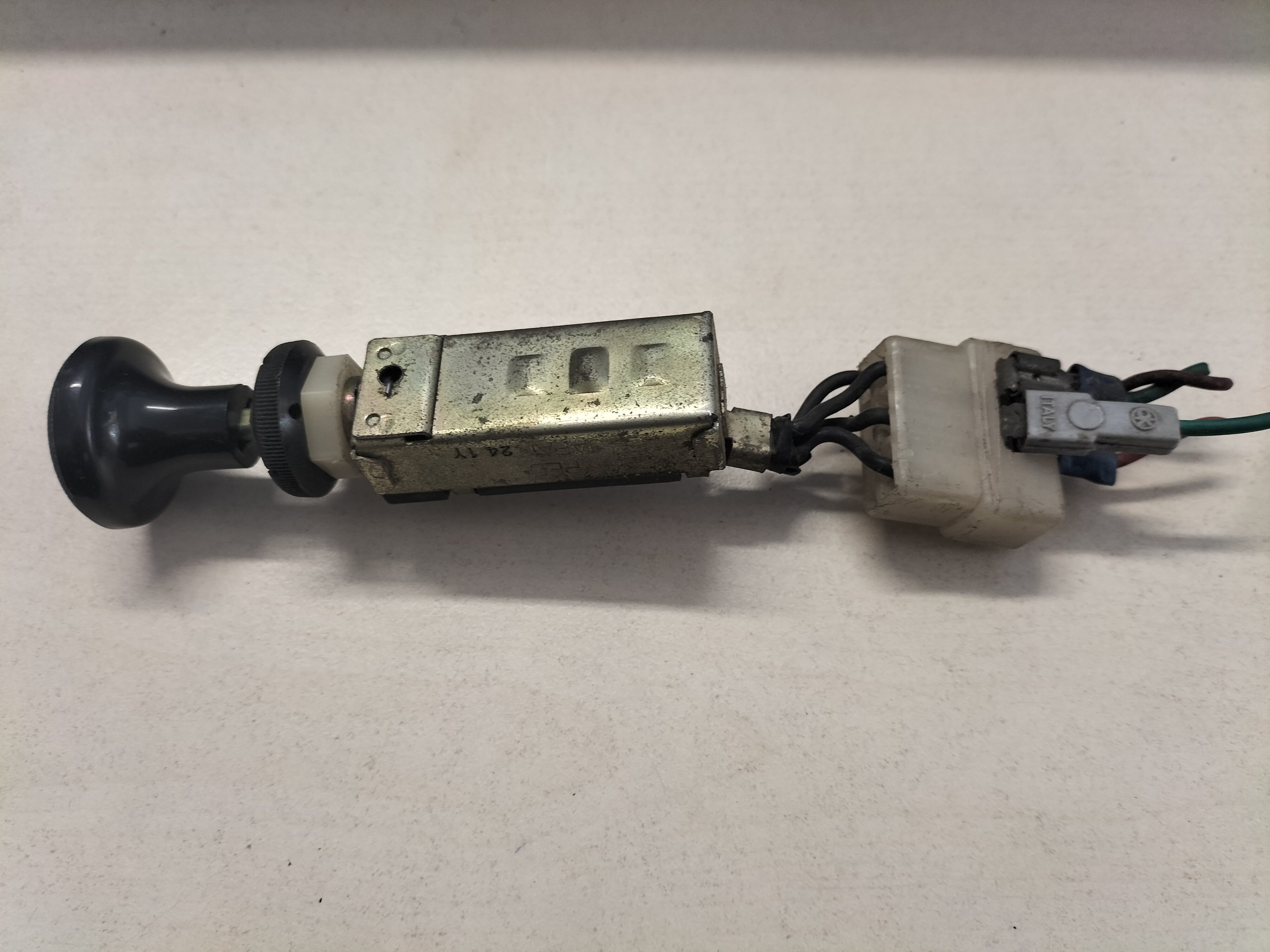 Switch-assy choke electrical Datsun Cherry E10 (20250608) Used part.