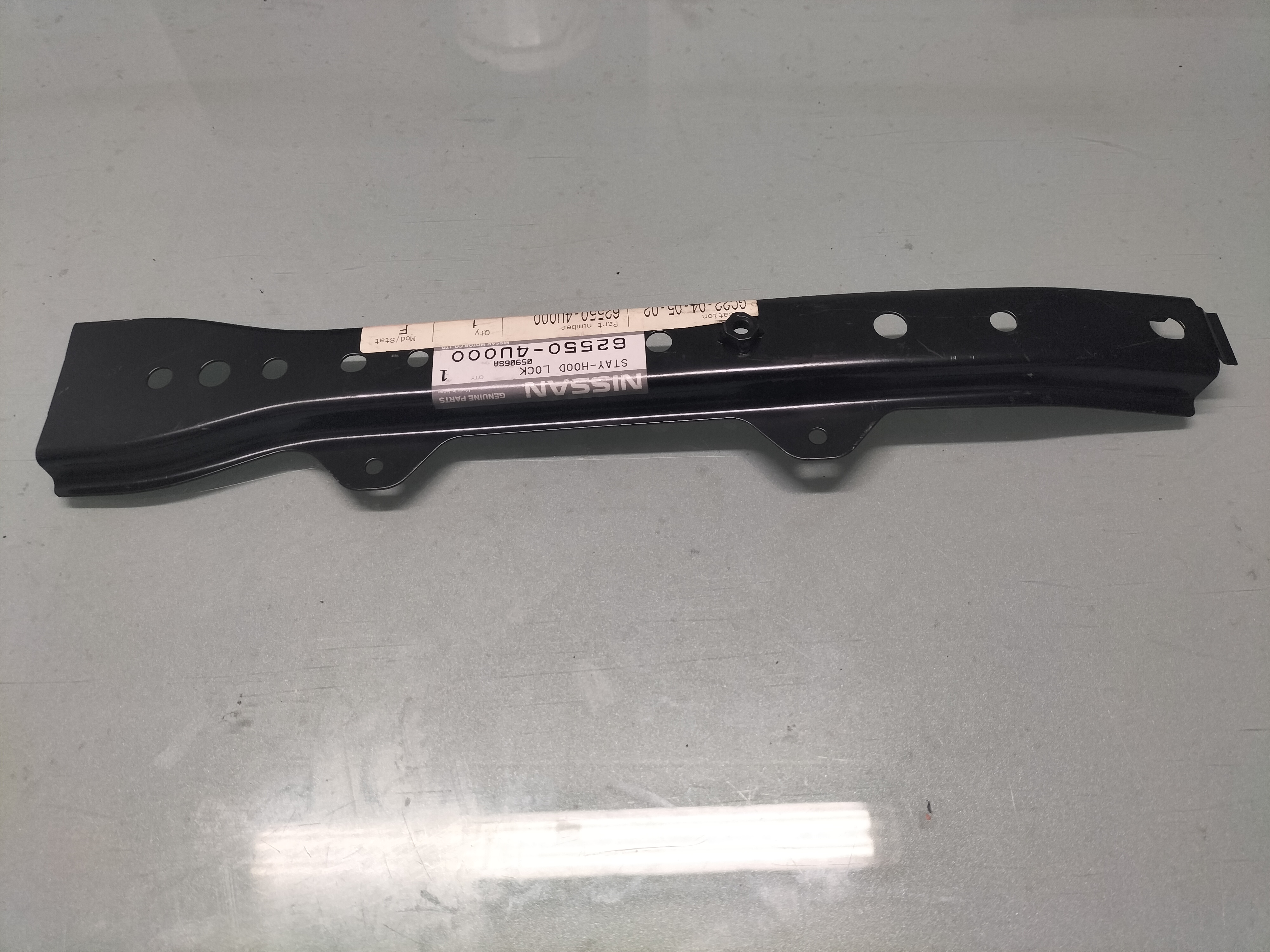 Vertikale steun radiateurframe Nissan 62550-4U000 Origineel.