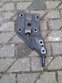 Arm anchor, front suspension left-hand Nissan Bluebird T72 54421-Q9000 Used part.