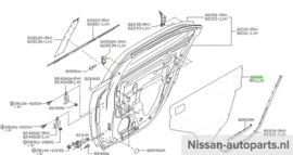 Isolatie achterportier Nissan Primera P12 82860-AV615 Gebruikt.