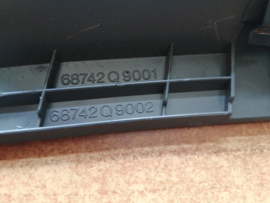Ventilatierooster bovenzijde dashboard rechts Nissan Bluebird T72 68742-Q9001 Gebruikt.