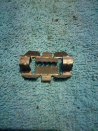Bevestigingsclip achterbumper Nissan B12/ B13/ Y61 62228-61A00 Gebruikt.