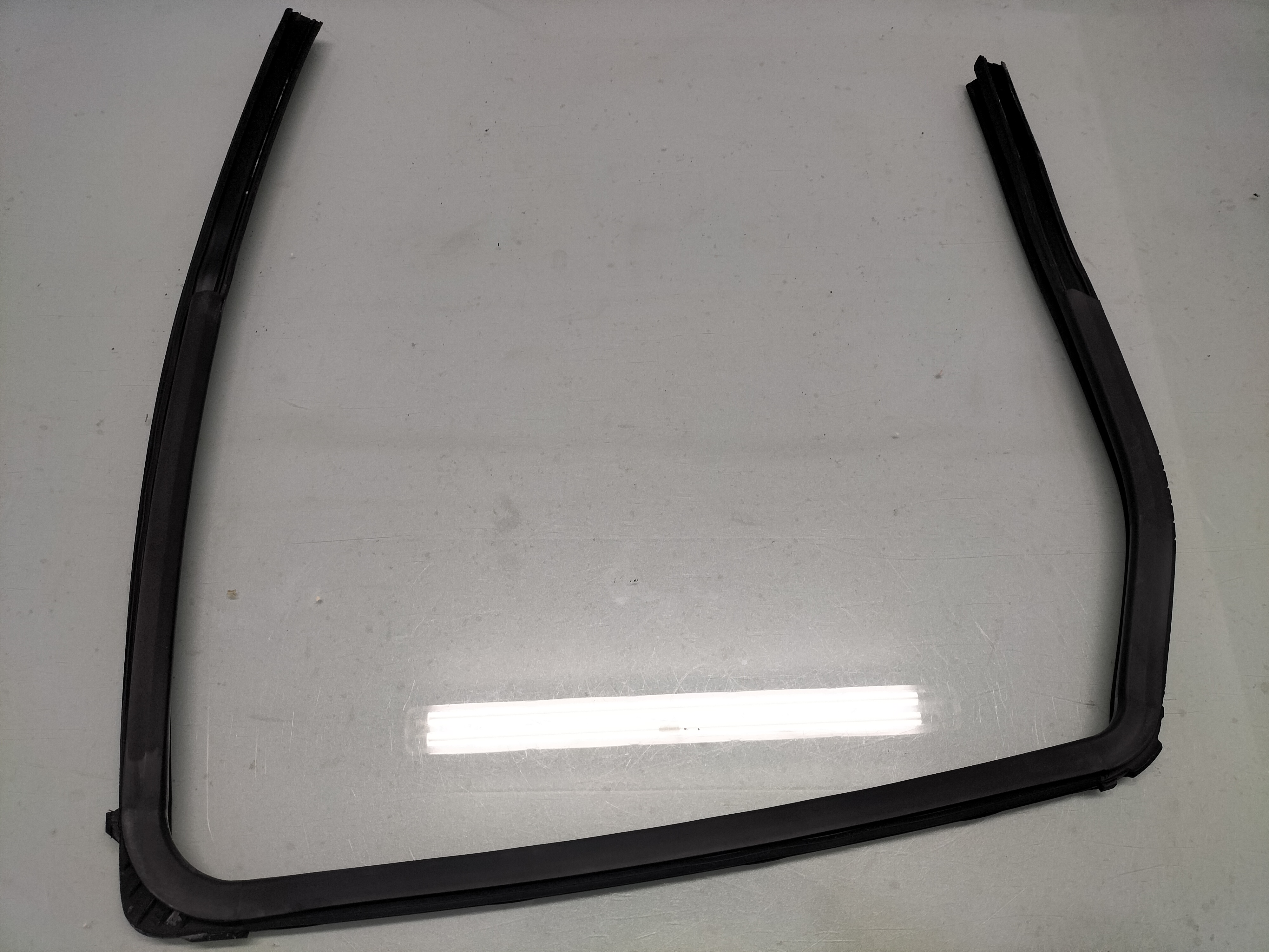 Glass run rubber-rear door window, left-hand Nissan Qashqai J10 82331-JD20A (82331-JD000) Used part.