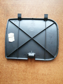 Mask-rear side, right-hand Nissan Terrano2 R20 84956-7F002 Signs of use