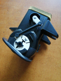 Kachelventilatierooster rechts Nissan Primera P11/ WP11 68761-9F500 (68761-2F000) Gebruikt.