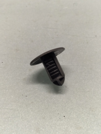 Clip interieur Nissan Primera P11 Nissan 79992-9F601 Gebruikt.