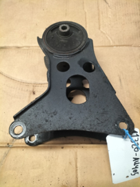 Motorsteun achterzijde motorblok Nissan Primera P12 11320-AU405 Gebruikt.