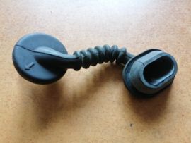 Kabeldoorvoer achterklep Nissan Micra K11 24267-5F200 gebruikt.