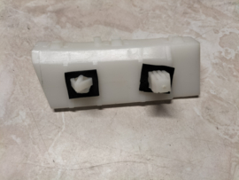 Montagesteun achterbumper links Nissan Note E11 85229-9U000 Orgineel.