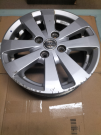 Aluminium velg 14X4 1/2J Nissan Pixo UA0 40300-4A00L Gebruikt. Lichte schade.