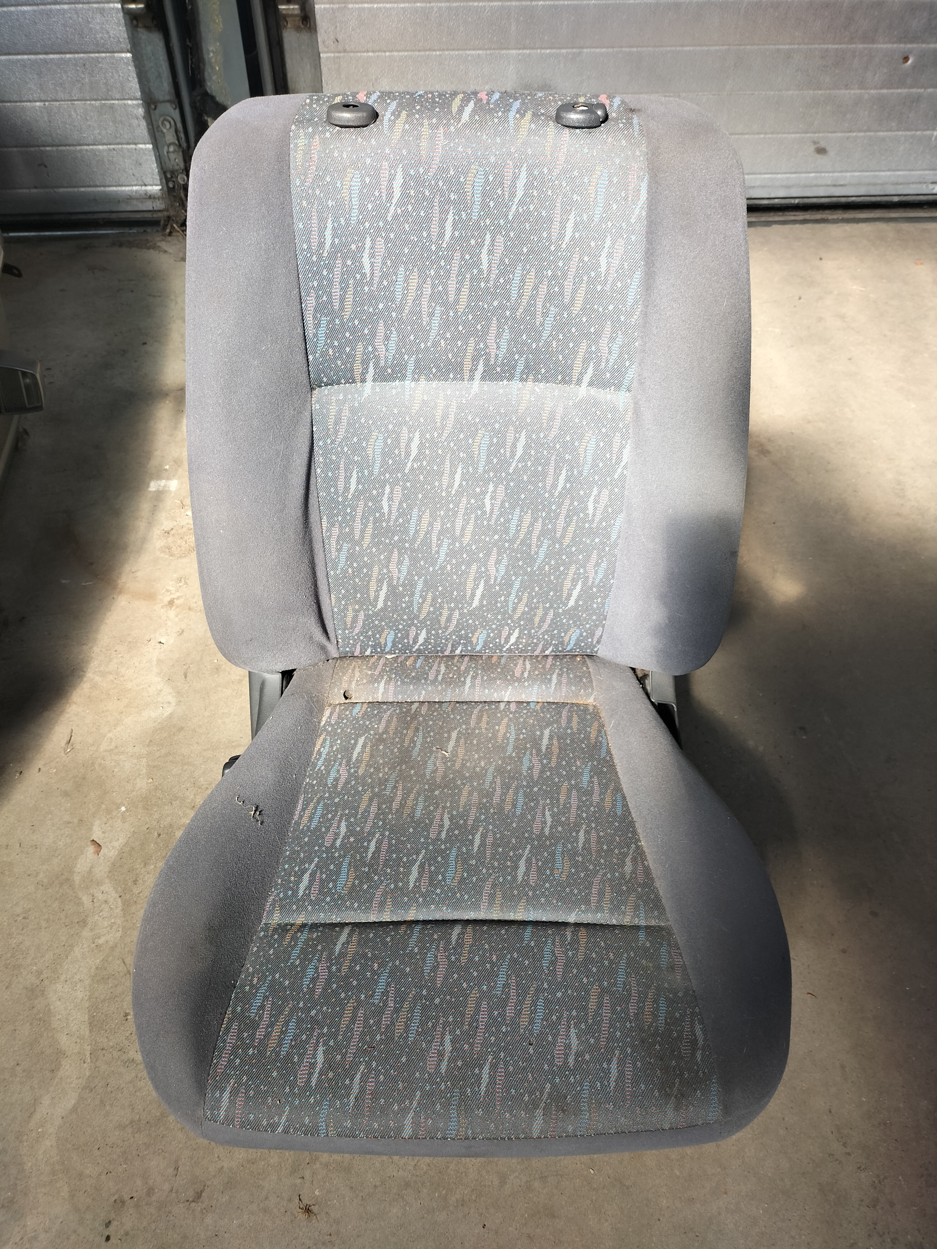 Bijrijdersstoel Nissan Primera P11 87000-3J402 Gebruikt, lichte schade.