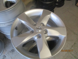 Set aluminium velgen 5 x 114,3. 16 inch origineel Nissan