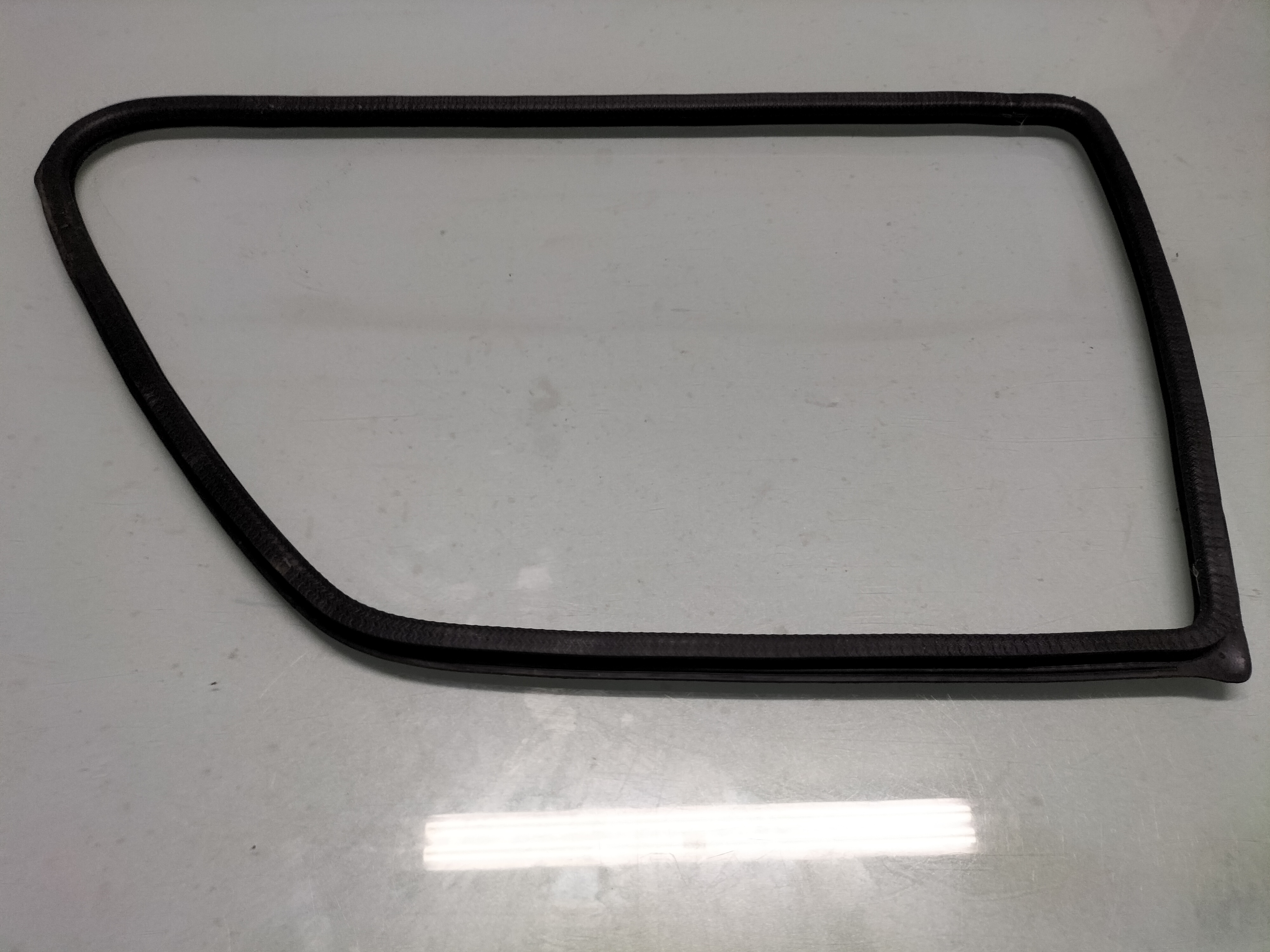 Weatherstrip-side window, right-hand Nissan Micra K10 83330-01B00 Used part.