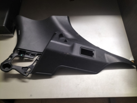 Plastic interieurdeel rechtsachter Nissan Micra K14 84940-5FA5J (849+40-5FA0J) Gebruikt.