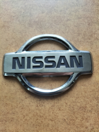 Achterklepembleem Nissan Primera P11 hatchback 90890-9F510 Gebruikt.