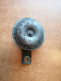 Claxon lage toon Nissan 25620-2F020 C23/ P11/ R20/ WP11 Gebruikt.