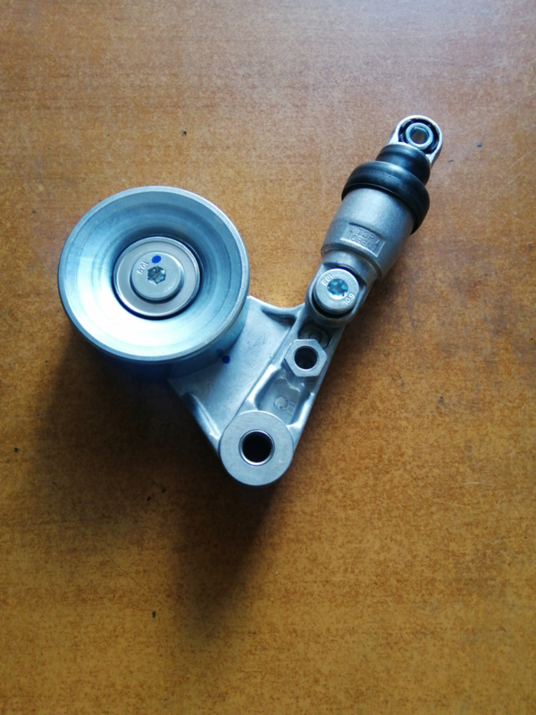 Tensioner belt ZD30 Nissan 11750 2W203 R20 Y61 New