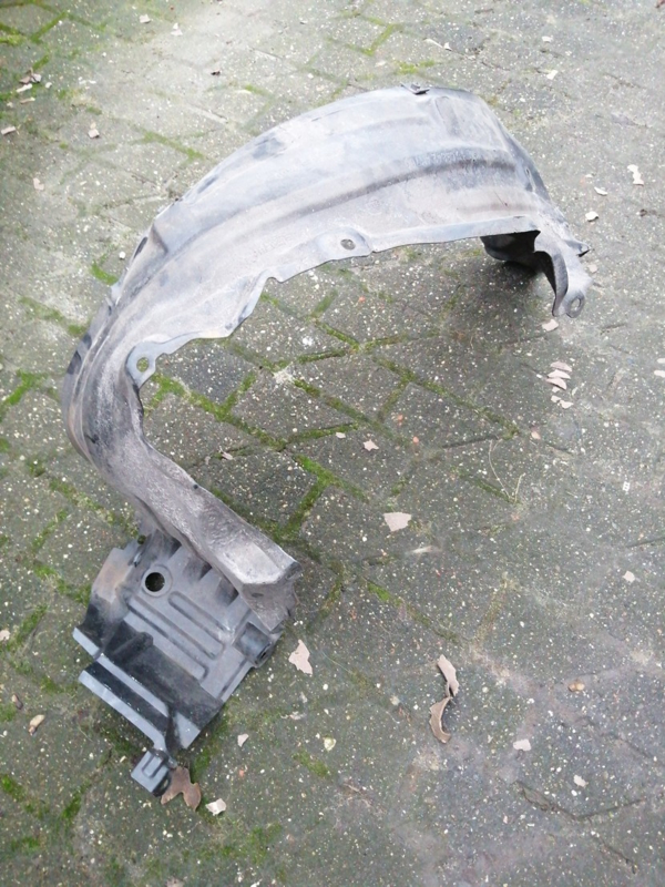 Protector front fender right hand Nissan Almera N16 63842 4M700