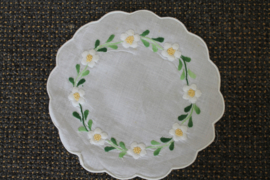 Vaas onderzetter 18 cm(D), 100% katoen, hand geborduurde