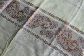 Gele, bruine strepen, silver  paisleys en bloemen sjaal