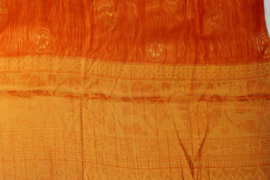 Oranje kleurige sjaal
