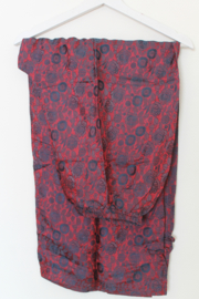 Luxe Zijden Lounge Set – Rood met Verfijnde Bloemenprint