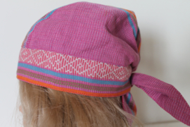 Roze muts of hoofddeksel