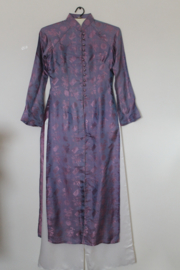 Vietnamese Traditionele Jurk (Áo Dài xe ta truoc) - Blauwe-paarse met Broek - DamesAO DAI 3 manh; paarse Vietnamese traditionele jurk drieparten voor vrouwen