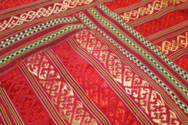 Handgeweven Tafelkleed – Rood Brokaat met Banen –Cham Etnisch Handwerk