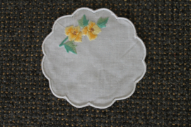 Kleine onderzetter voor glazen, 10cm(D) 100% katoen, hand geborduurde