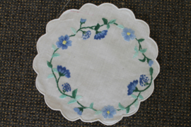 Vaas onderzetter 20 cm(D), 100% katoen, hand geborduurde