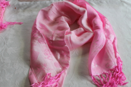 Roze, zilver, glanzende sjaal