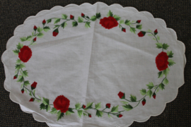 Tafel decoratiekleed 35cmx50cm, 100 % katoen, ovale vorm, rozen bloemen patroon, hand geborduurde