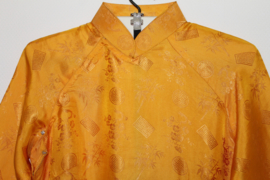 Handgemaakte Zijden Áo Dài – Keizerlijk Oranje met Bamboe, Bloesem & Koninklijk Zegel