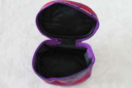 Leuke maak up of  opberg tasje oval vorm